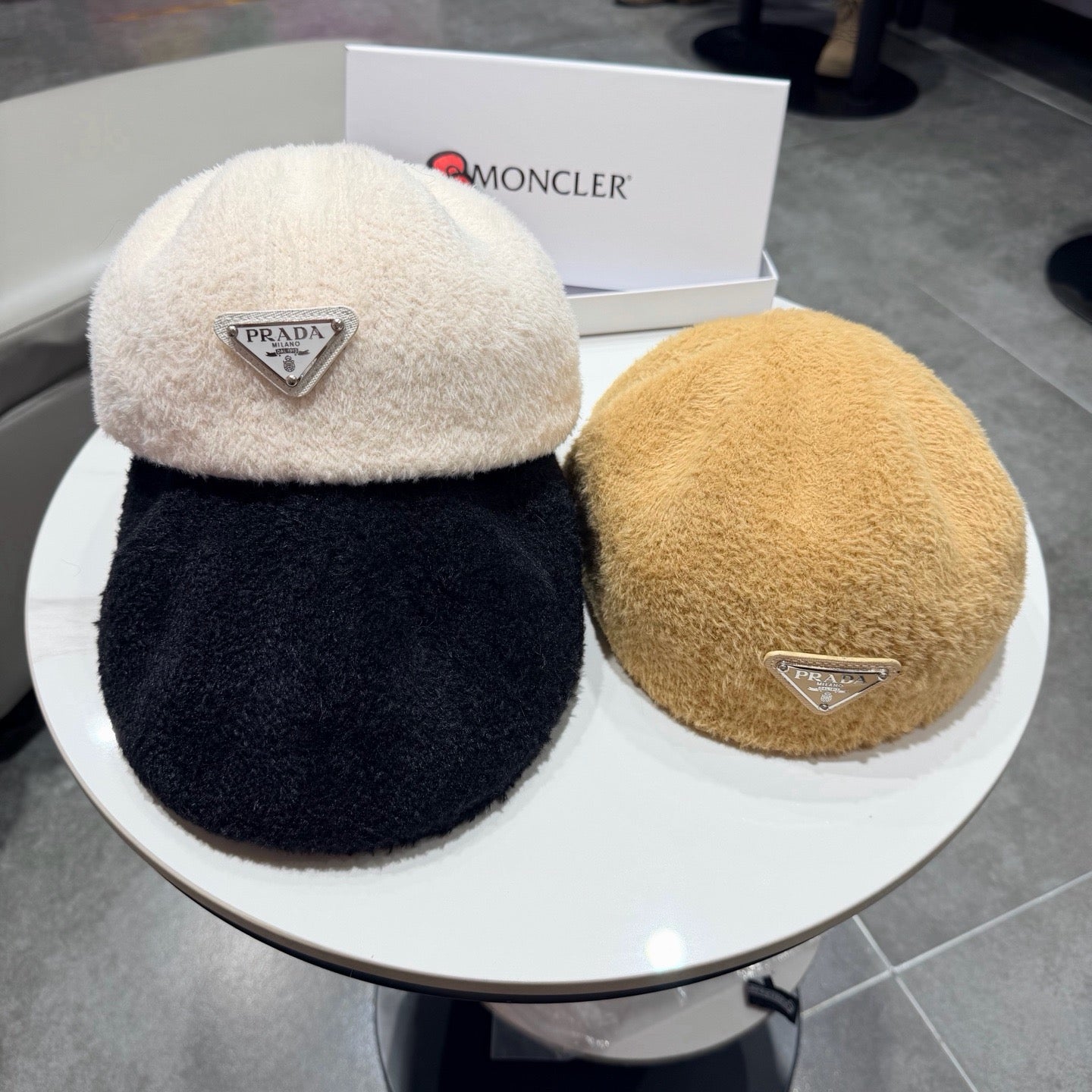 Prada 25 Iceland Beret White in Cashmere 125816