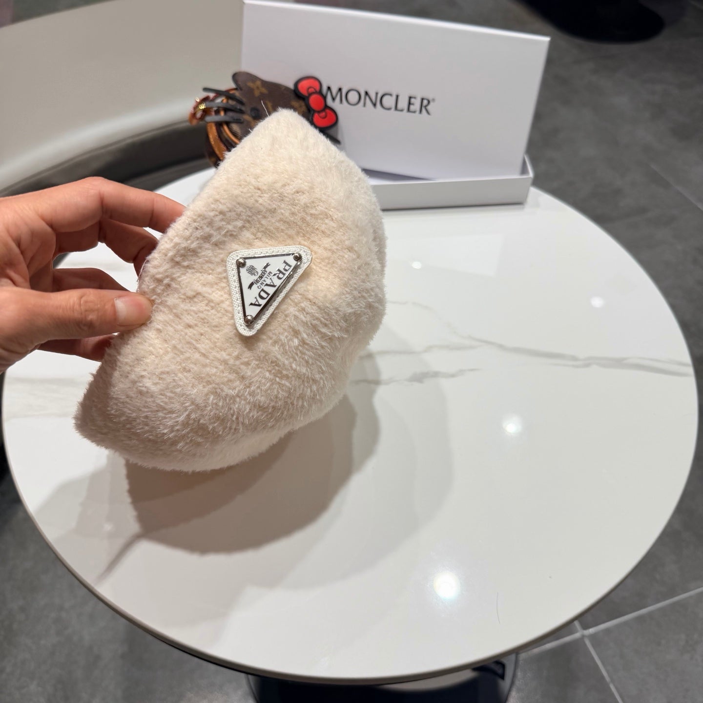 Prada 25 Iceland Beret White in Cashmere 125816