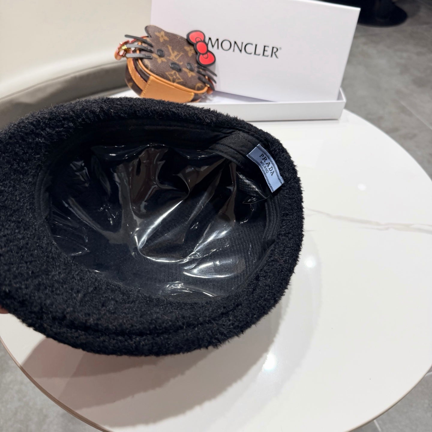 Prada 25 Iceland Beret Black in Cashmere 125815
