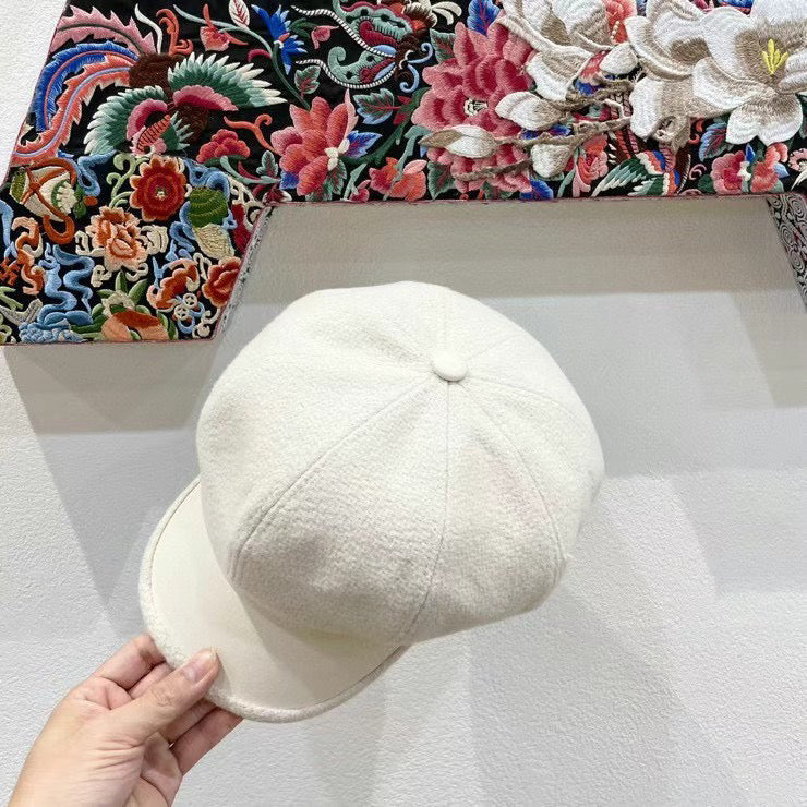 Prada Women's Beret Hat White in Tweed 125767