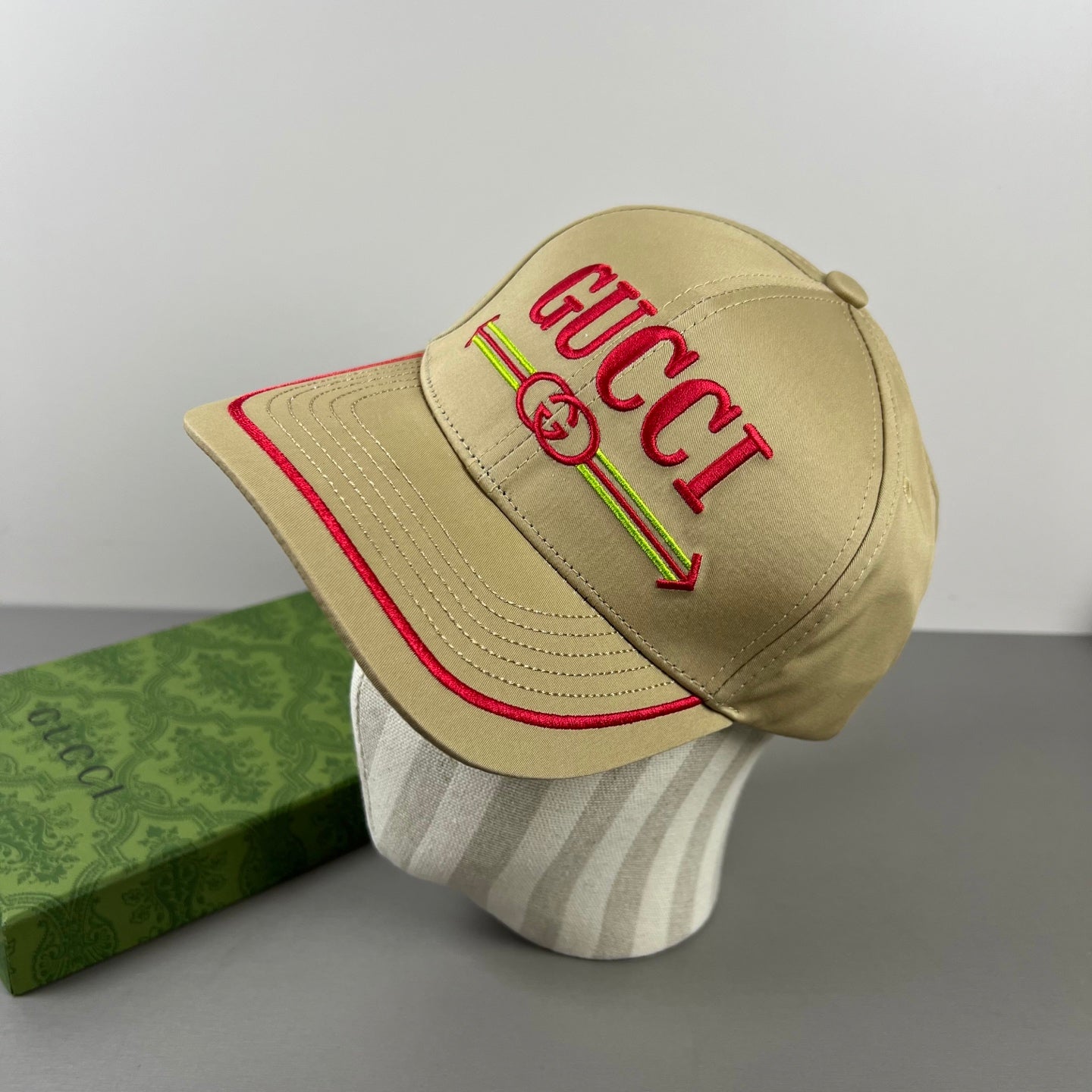 Gucci Baseball Cap Beige in Cloth 194177