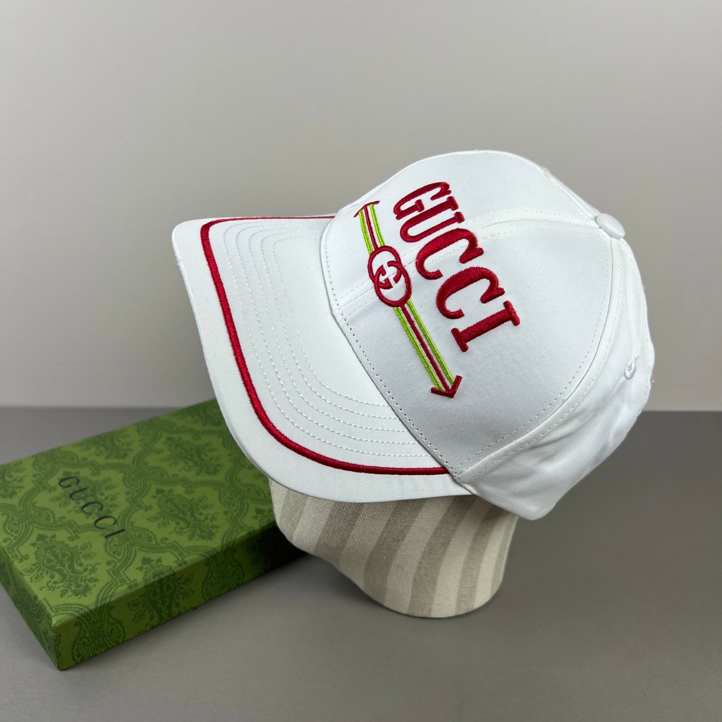 Gucci Baseball Cap White in Cloth 194176