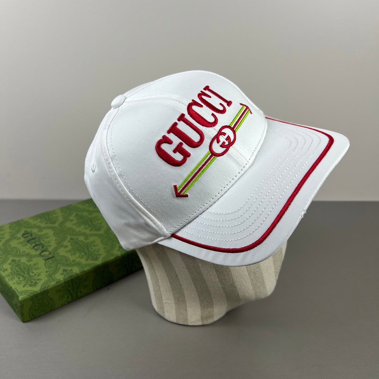 Gucci Baseball Cap White in Cloth 194176