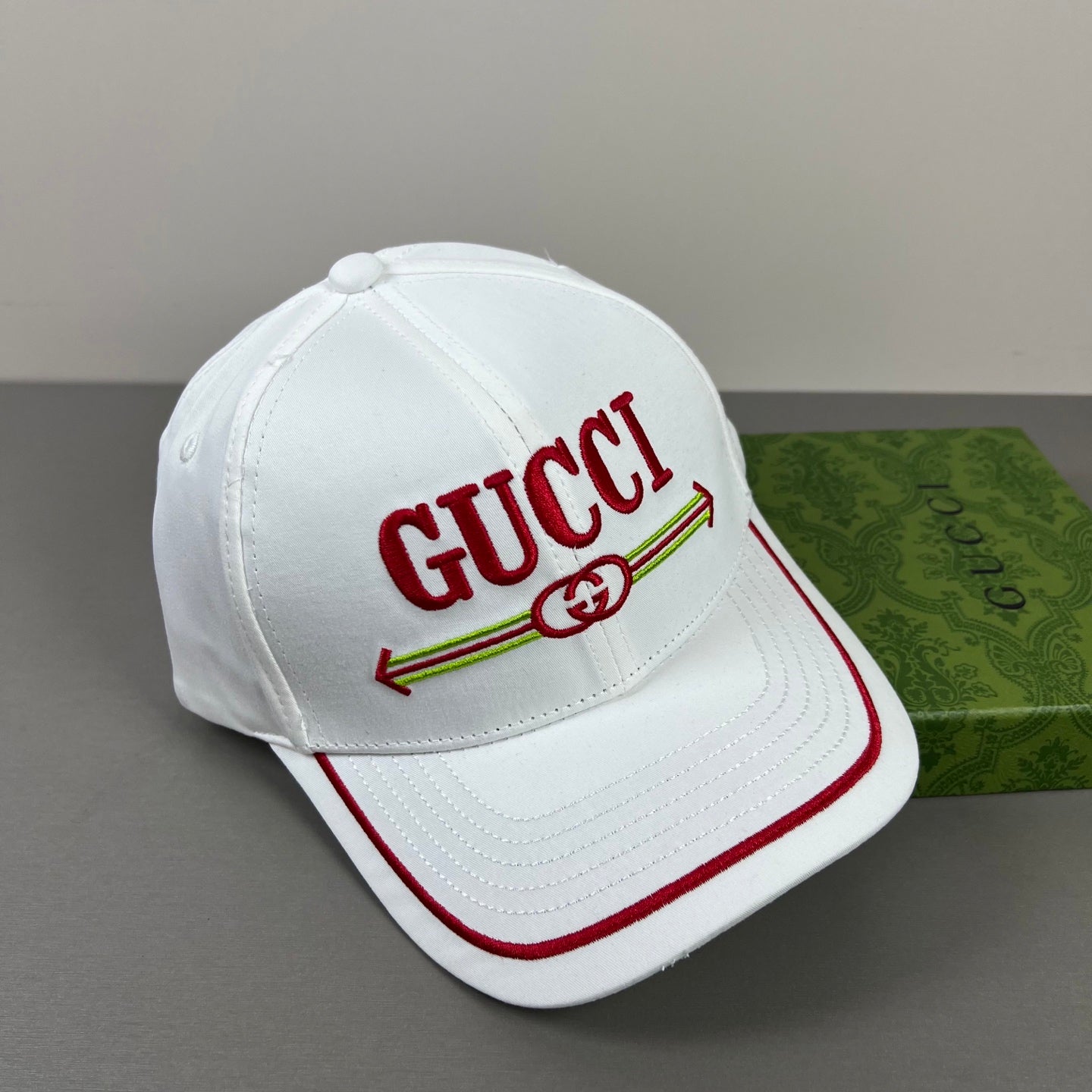 Gucci Baseball Cap White in Cloth 194176