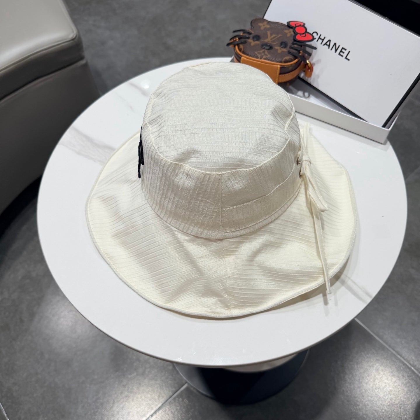 Chanel Wide-brimmed Bucket Hat White in Cloth 192258