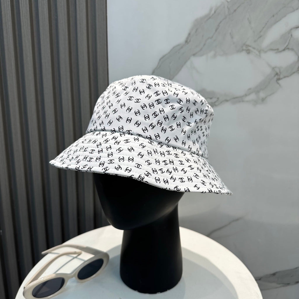 Chanel Bucket Hat White in Cloth 192004