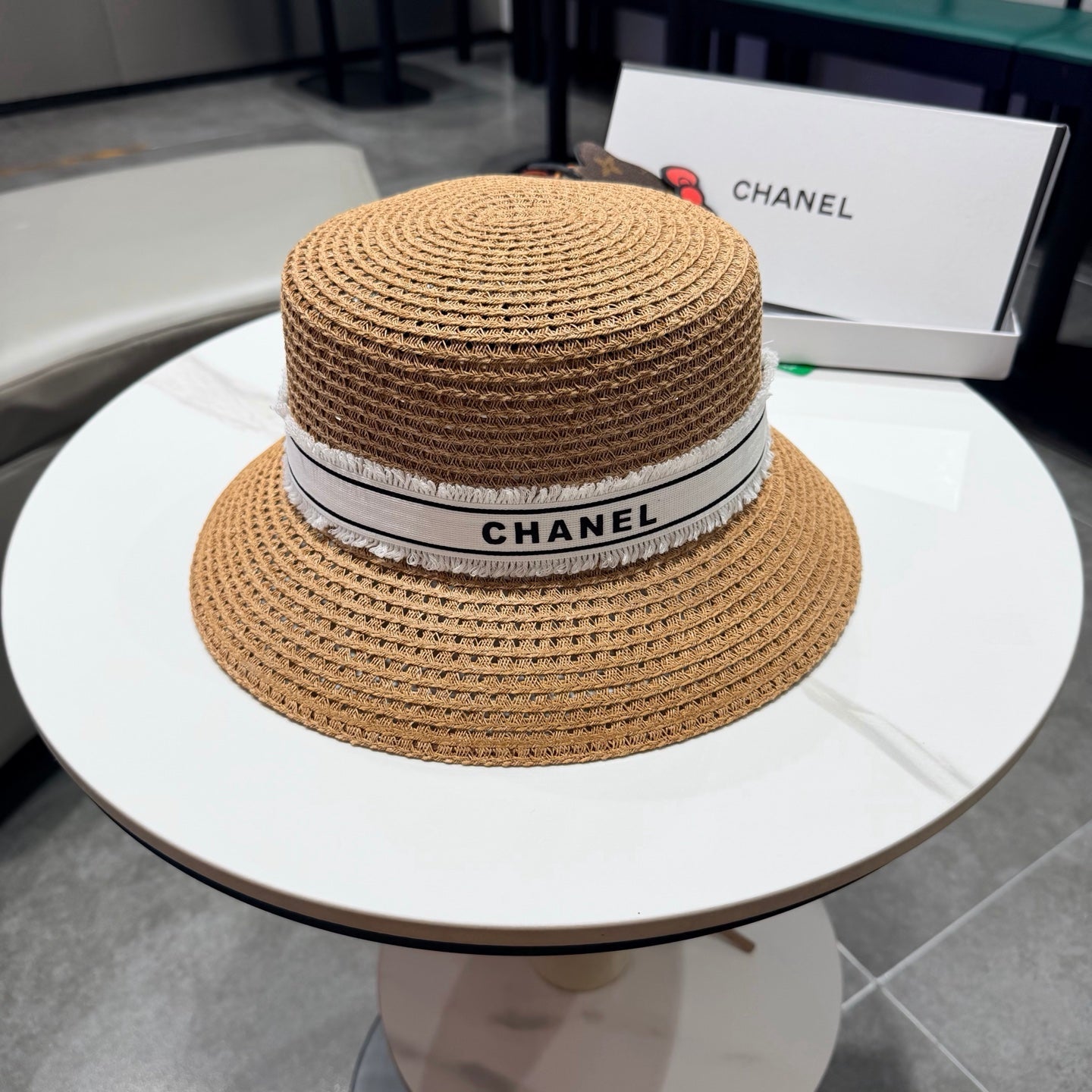 Chanel Elegant hat Camel White in Straw 197762