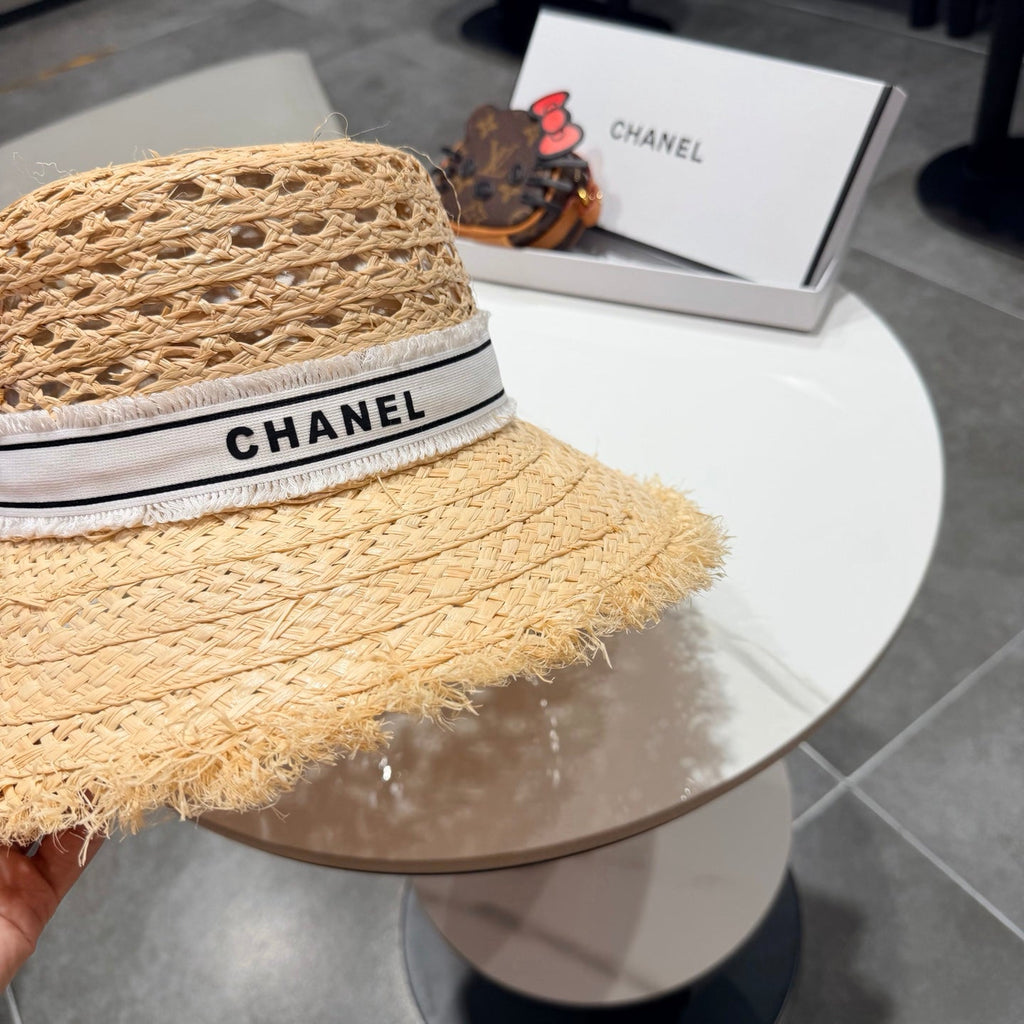 Chanel Straw hat Beige White in Raffia 197754