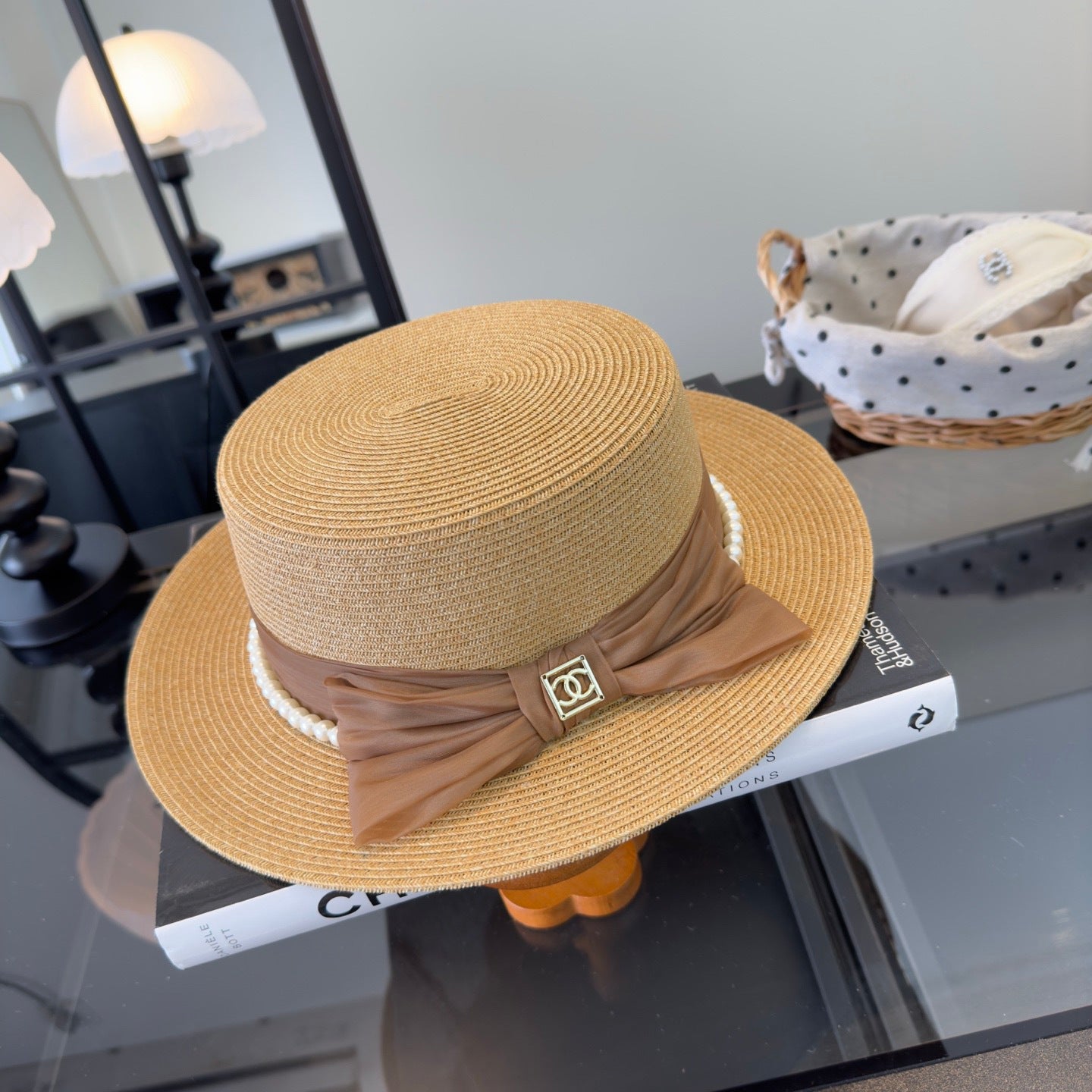 Chanel Elegant flat-top Beige in Straw Hat 205391