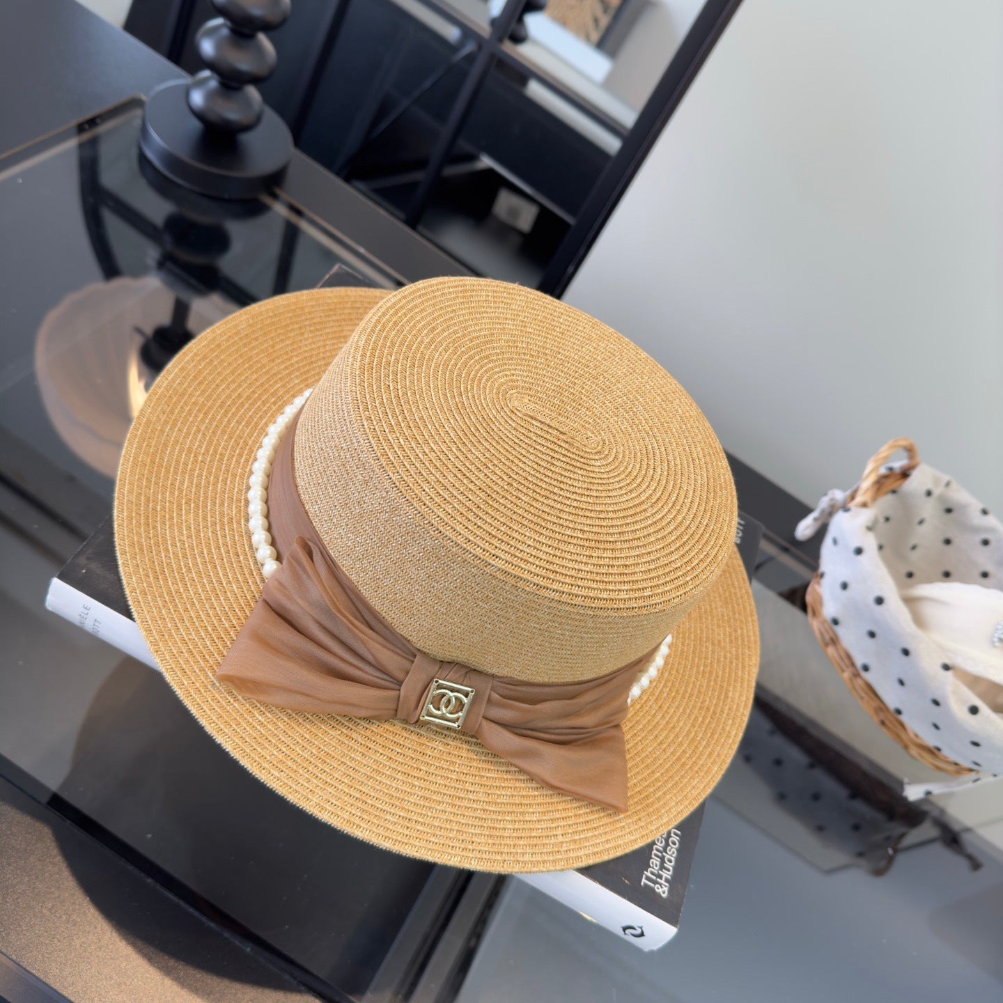 Chanel Elegant flat-top Beige in Straw Hat 205391