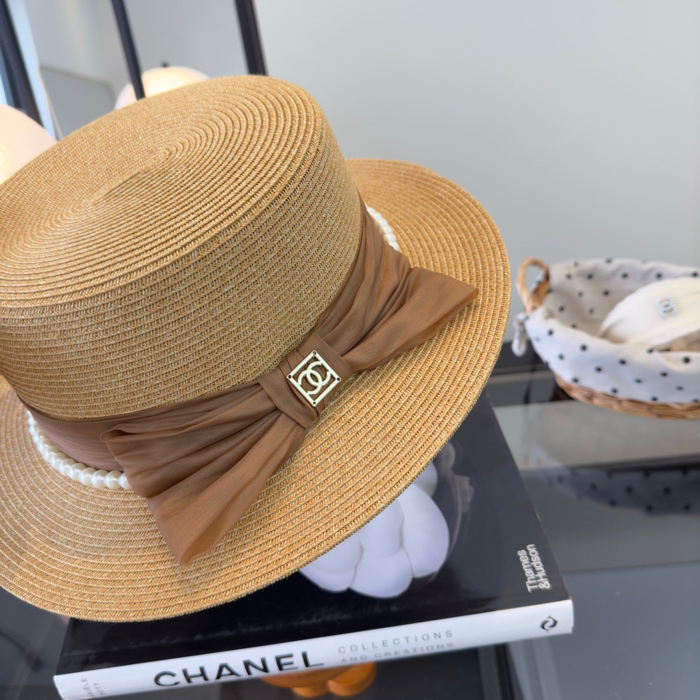Chanel Elegant flat-top Beige in Straw Hat 205391