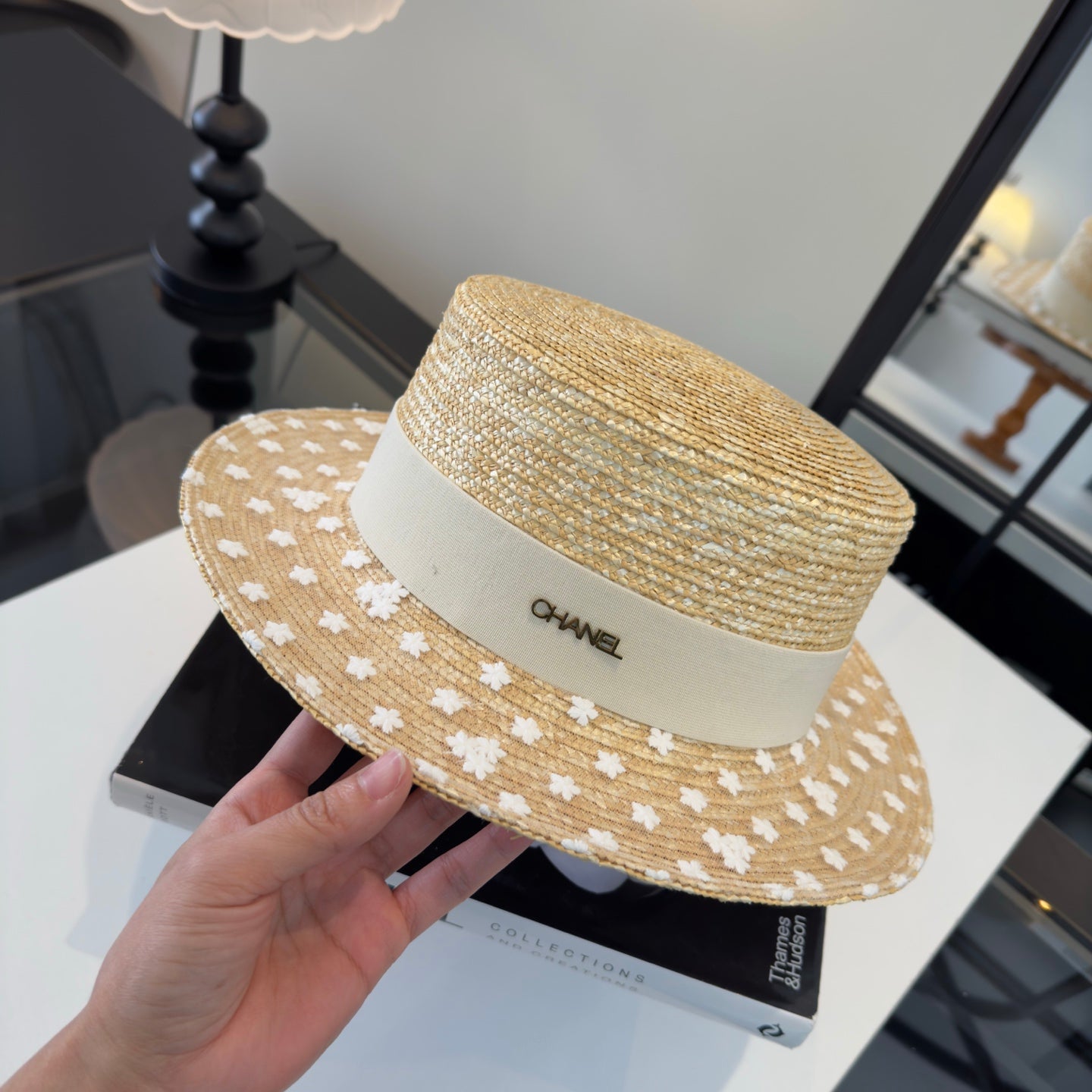 Chanel Beige White Raffia straw hat 205378