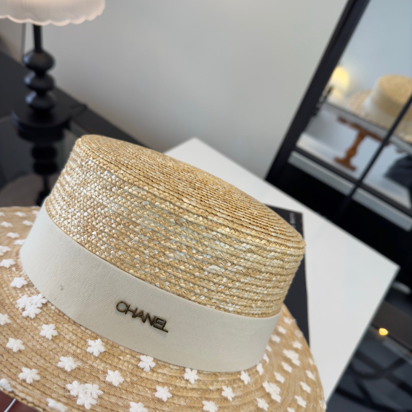 Chanel Beige White Raffia straw hat 205378