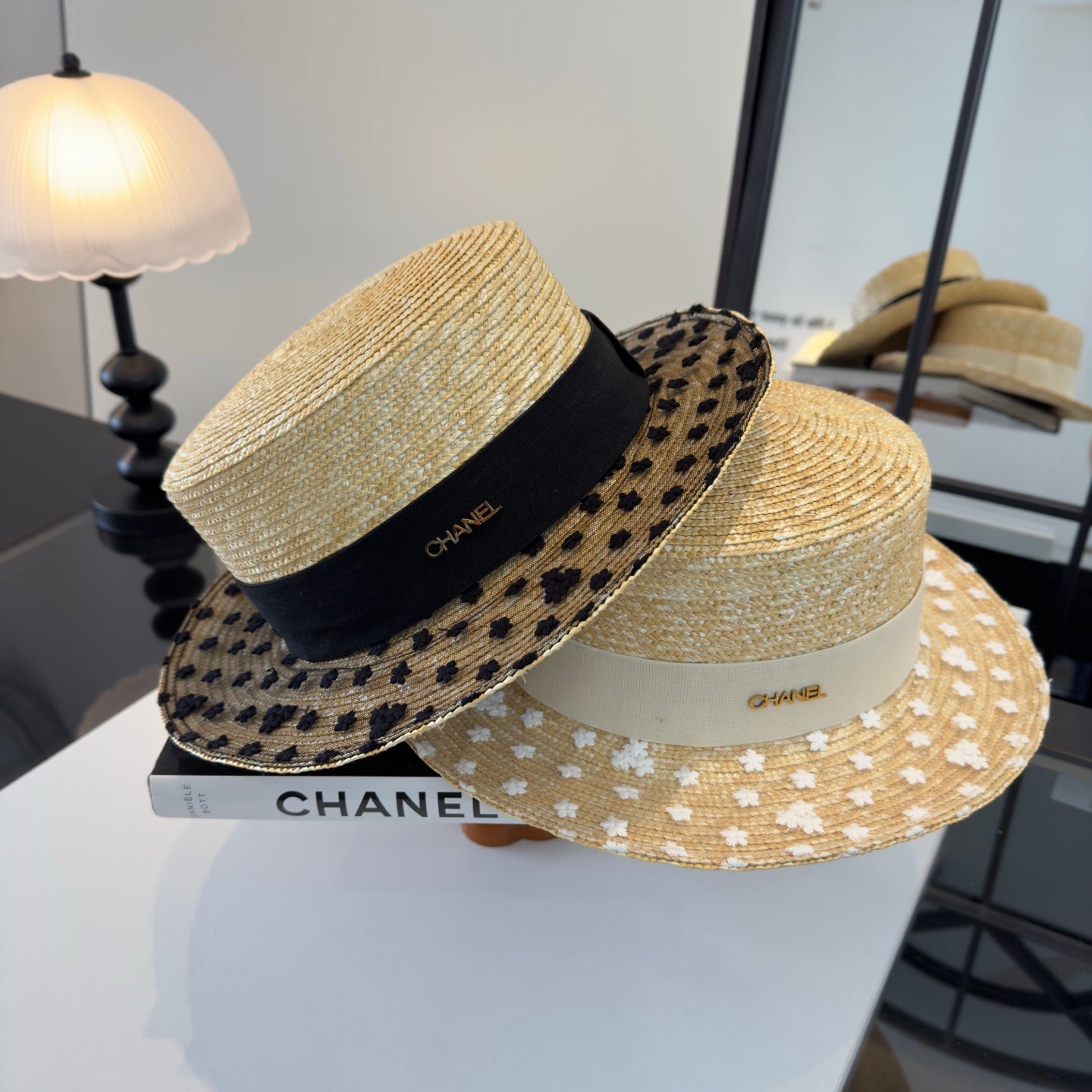 Chanel Beige White Raffia straw hat 205378