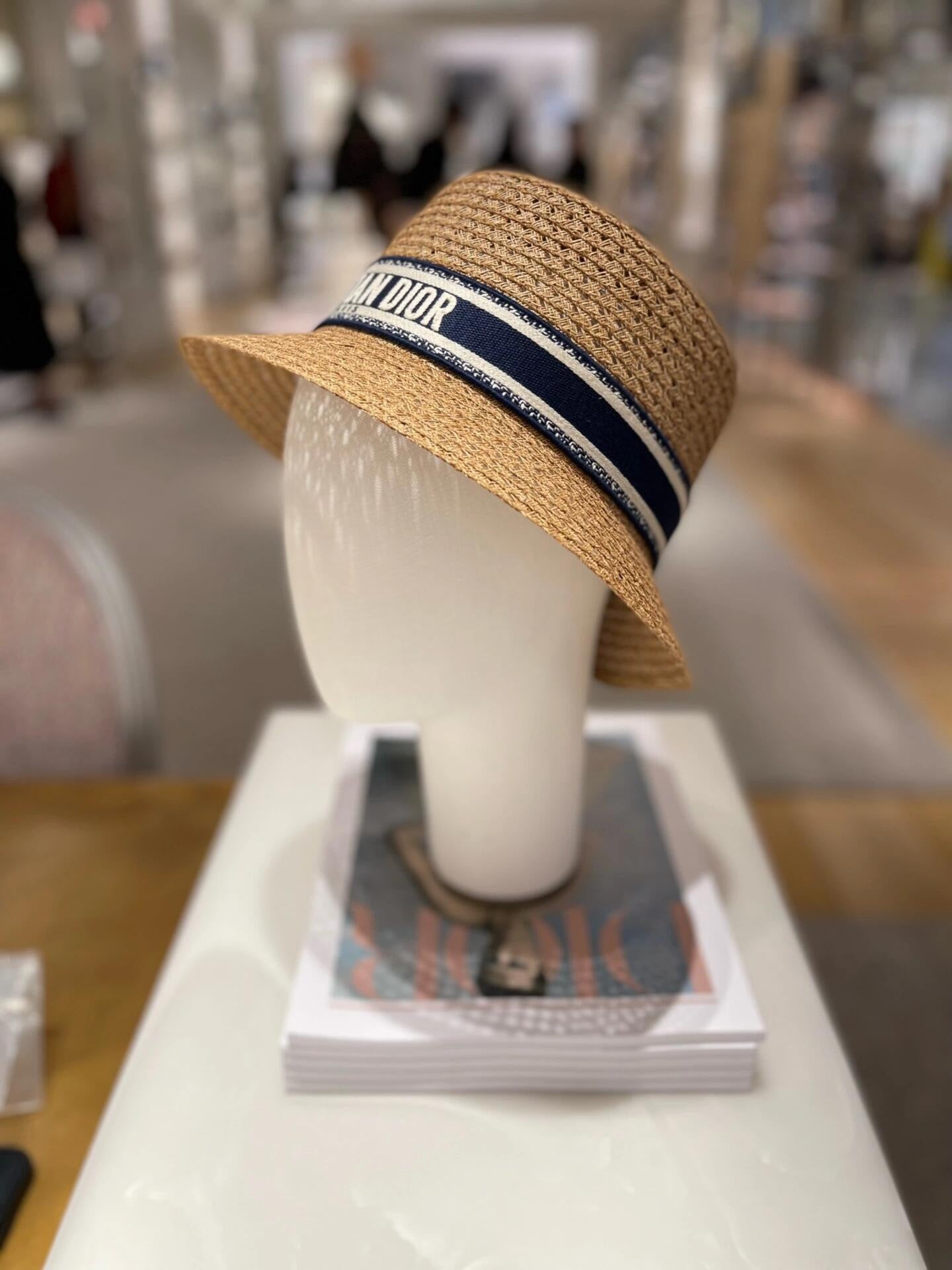 CD RAFFIA HAT IN TAN