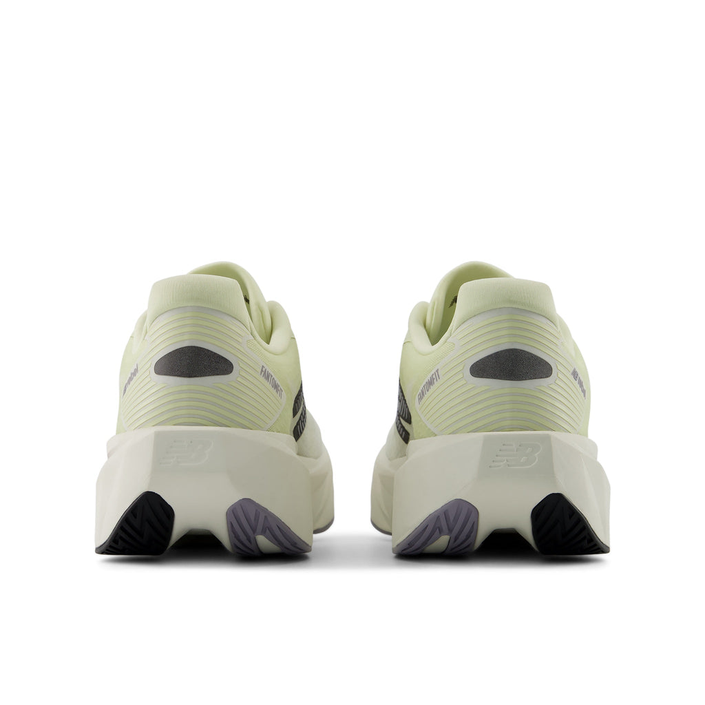 New Balance Womens Fuelcell Rebel V5 - PISTACHIO BUTTER (Wide)