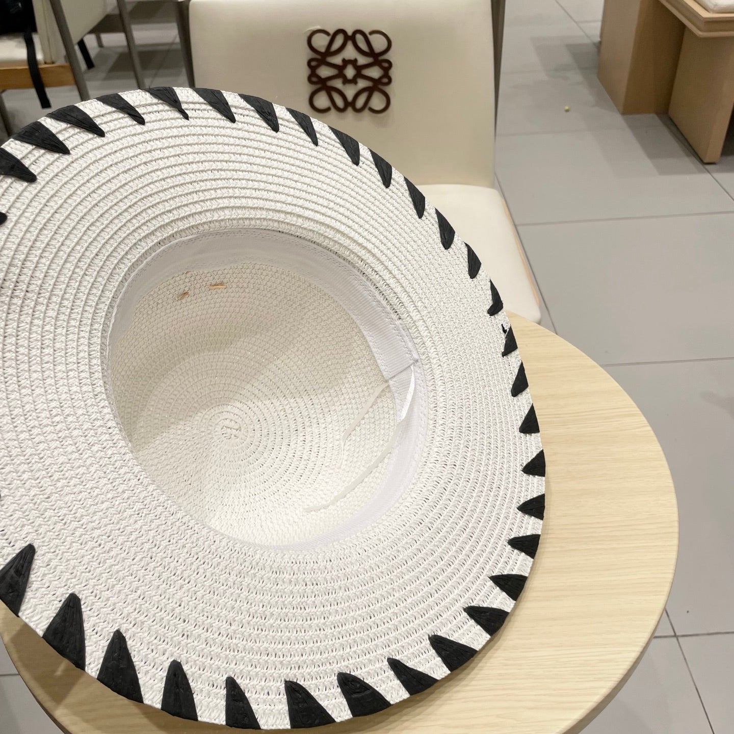Chanel 25 White Straw Hat 197914