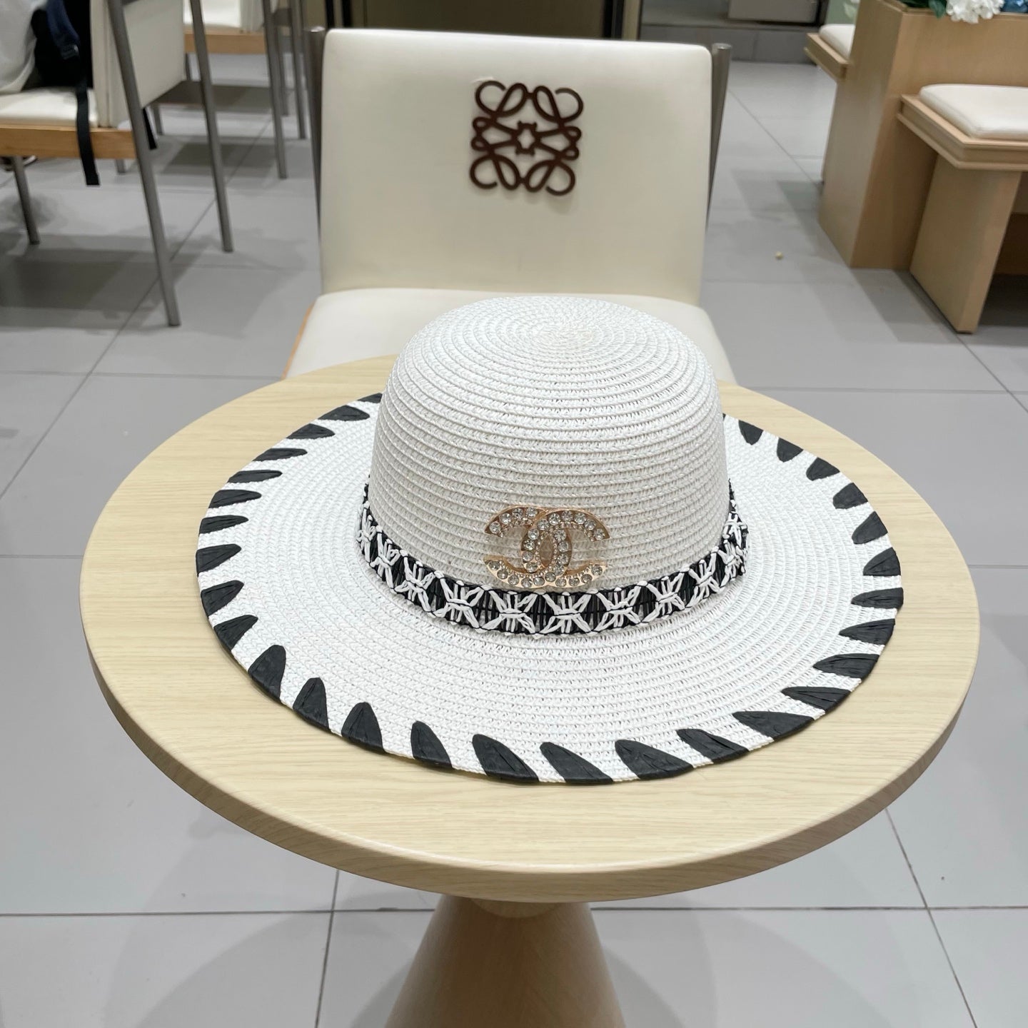 Chanel 25 White Straw Hat 197914