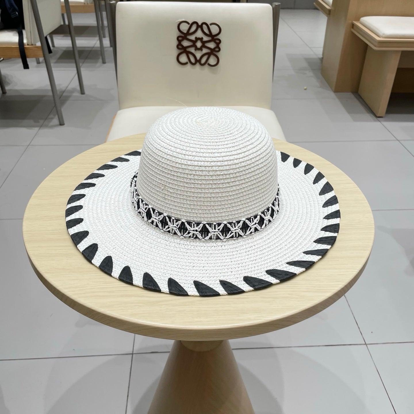 Chanel 25 White Straw Hat 197914