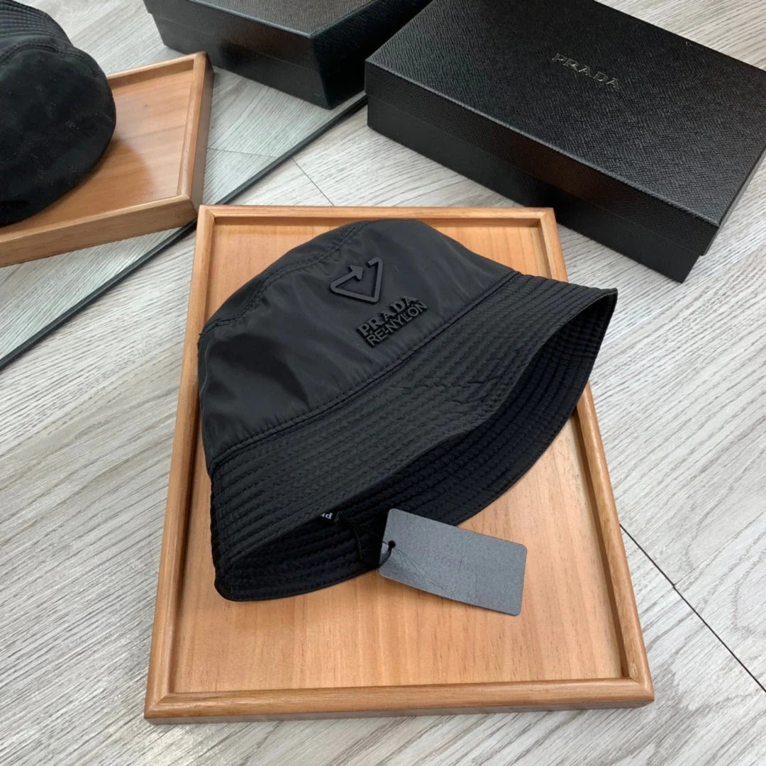 BUCKET HAT IN BLACK RE-NYLON 234098
