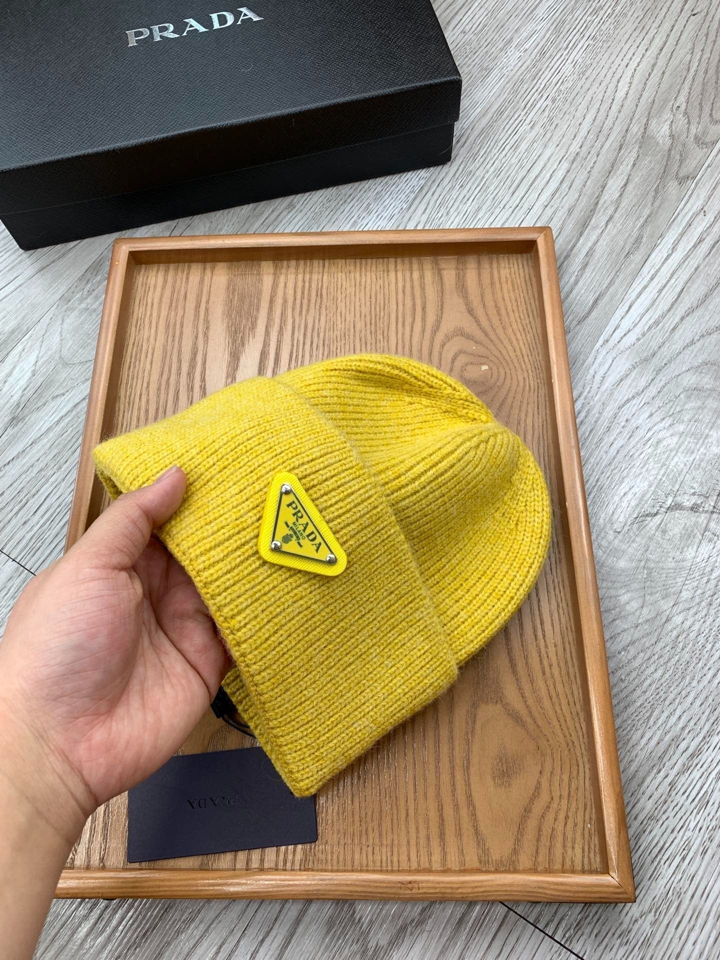 BEANIIE HAT IN CLASSIC YELLOW WOOL 335035