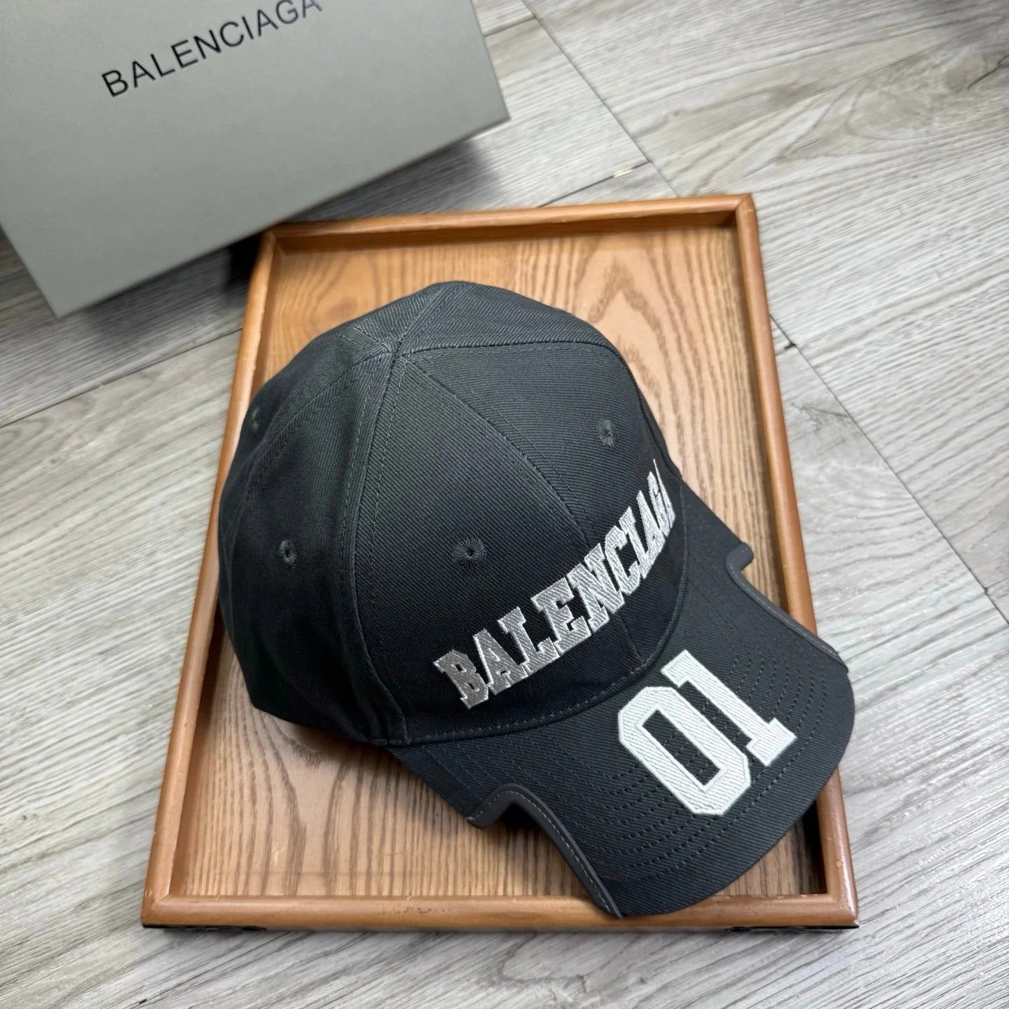 Balenciaga Logo Embroidered Baseball Cap 240587