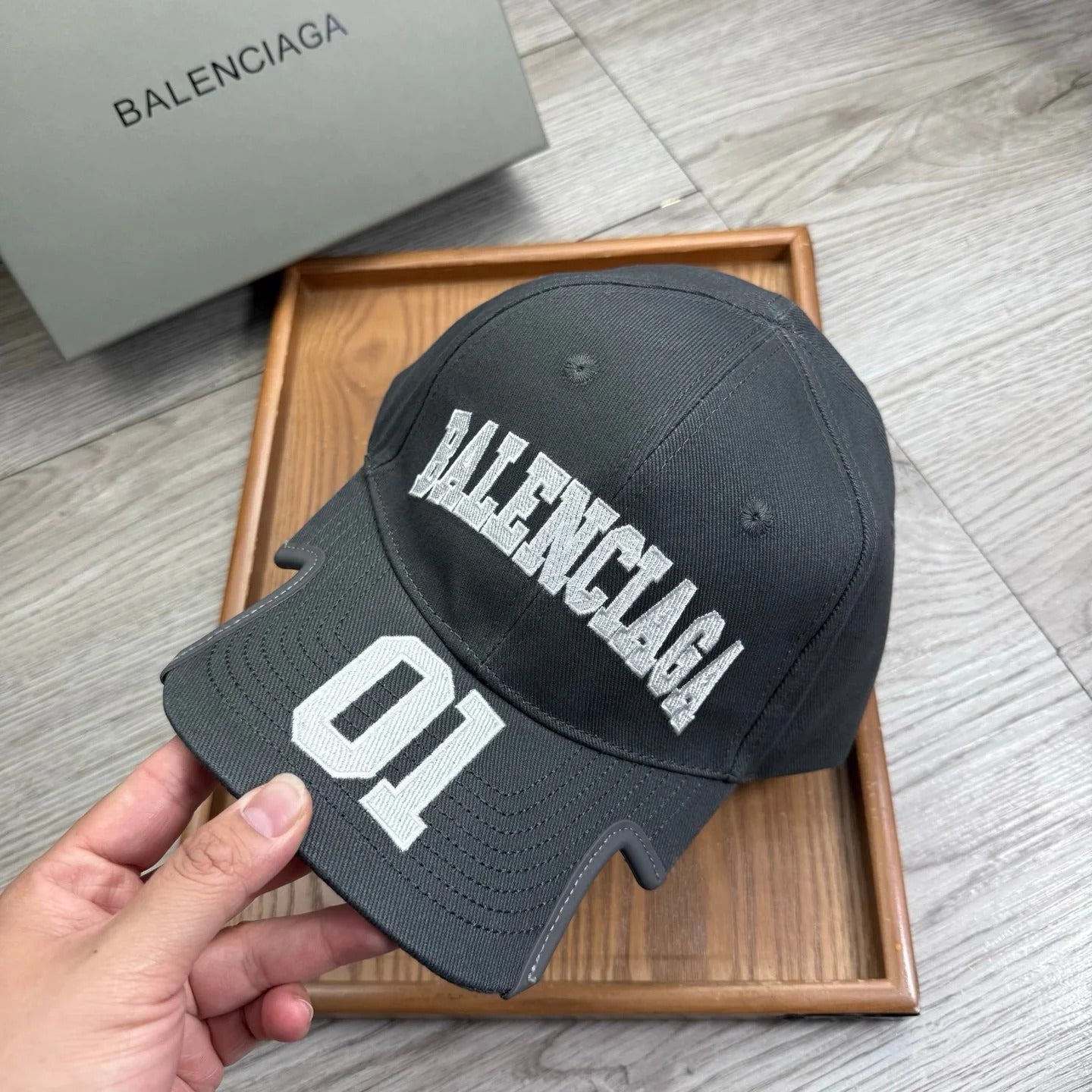 Balenciaga Logo Embroidered Baseball Cap 240587