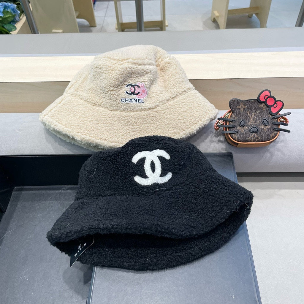 BUCKET HAT IN BLACK LAMB WOOL 430248