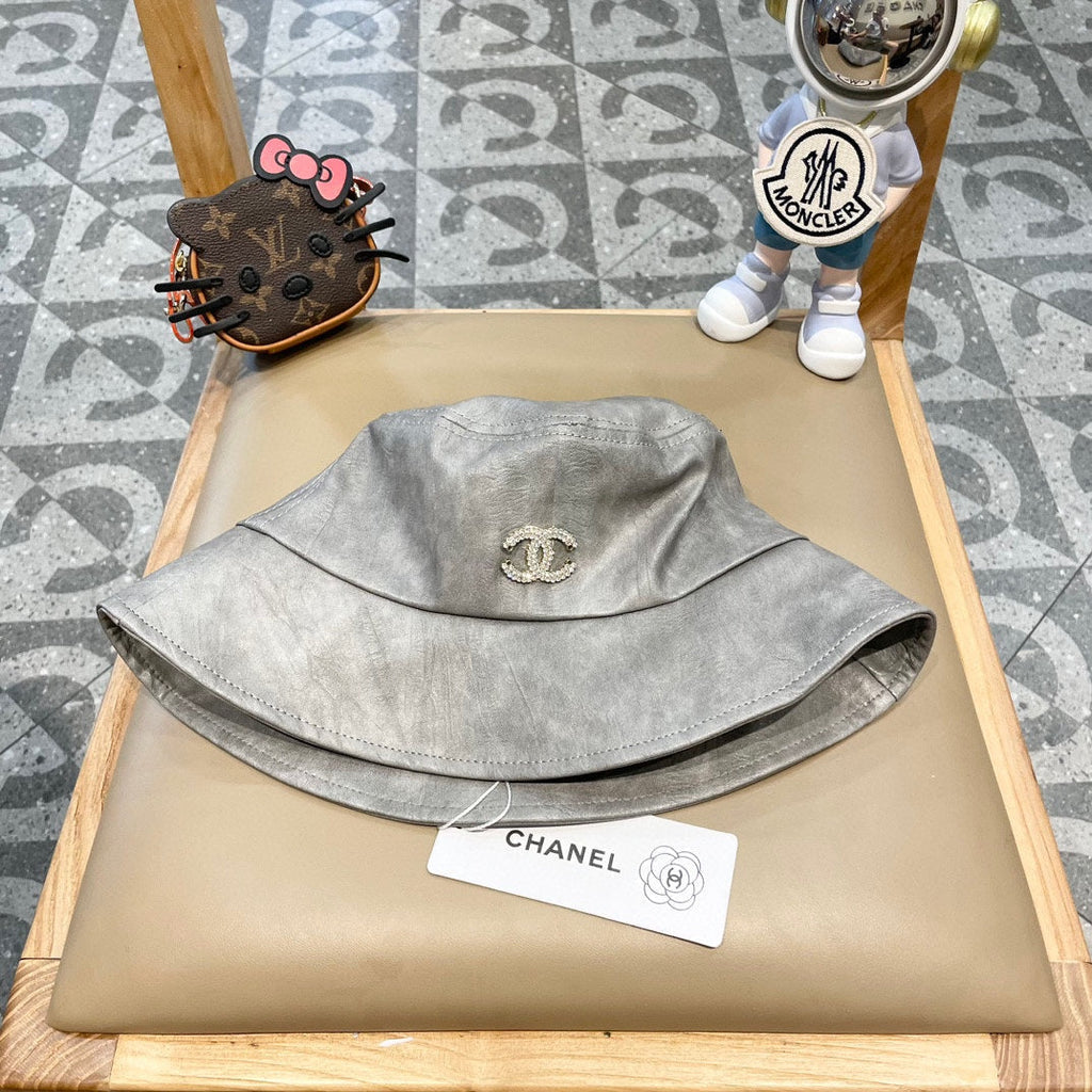 BUCKET HAT IN PASTEL GRAY CALFSKIN 431730
