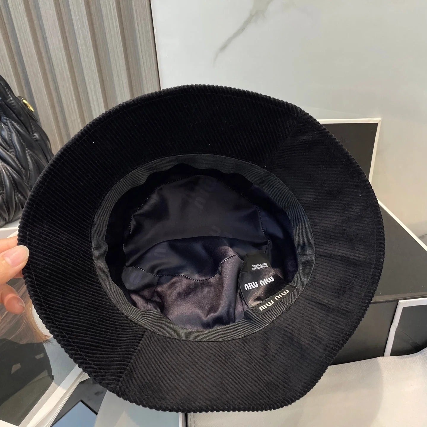 MM BUCKET IN BLACK VELVET WITH LOGO