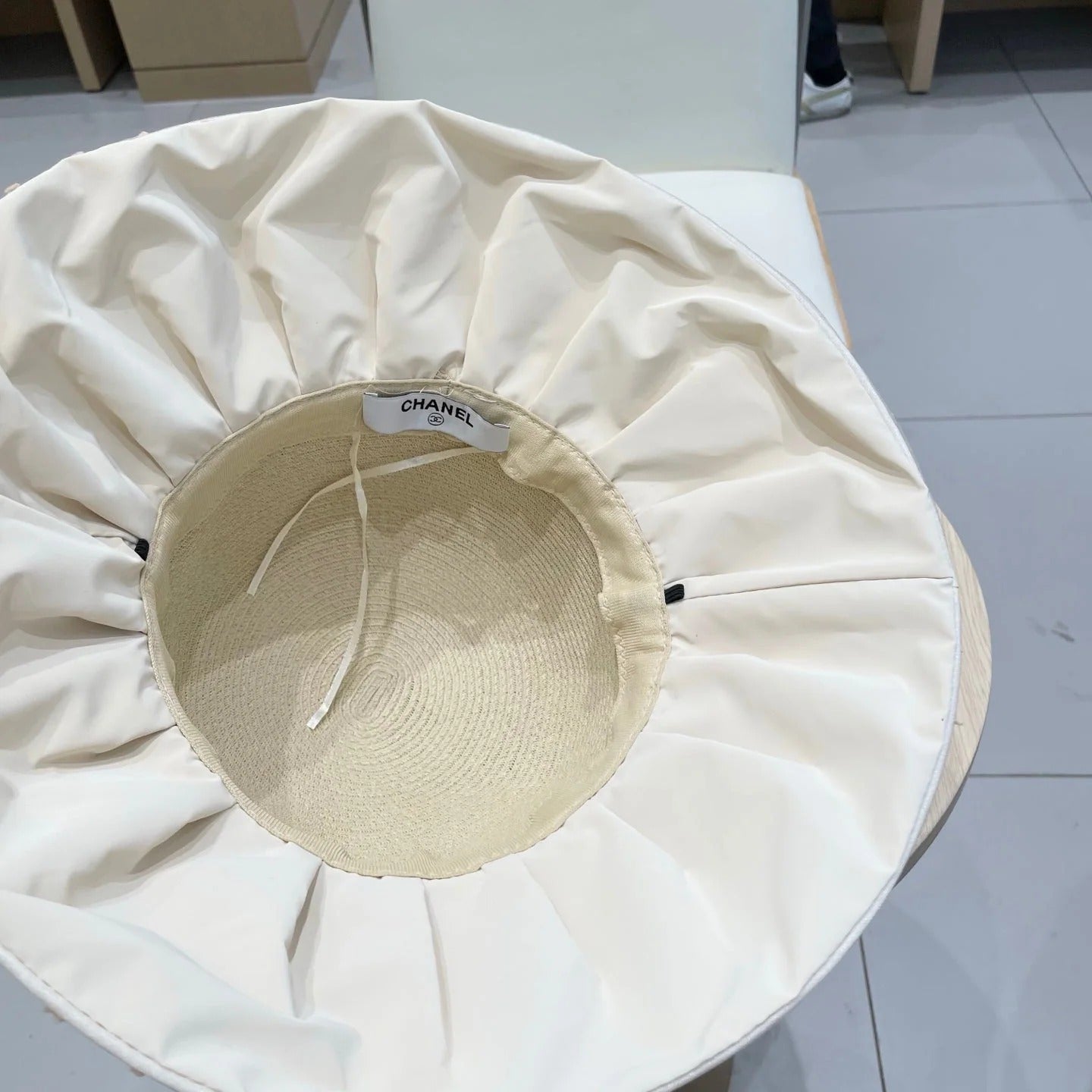 WIDE BRIM HAT IN IVORY STRAW 673033