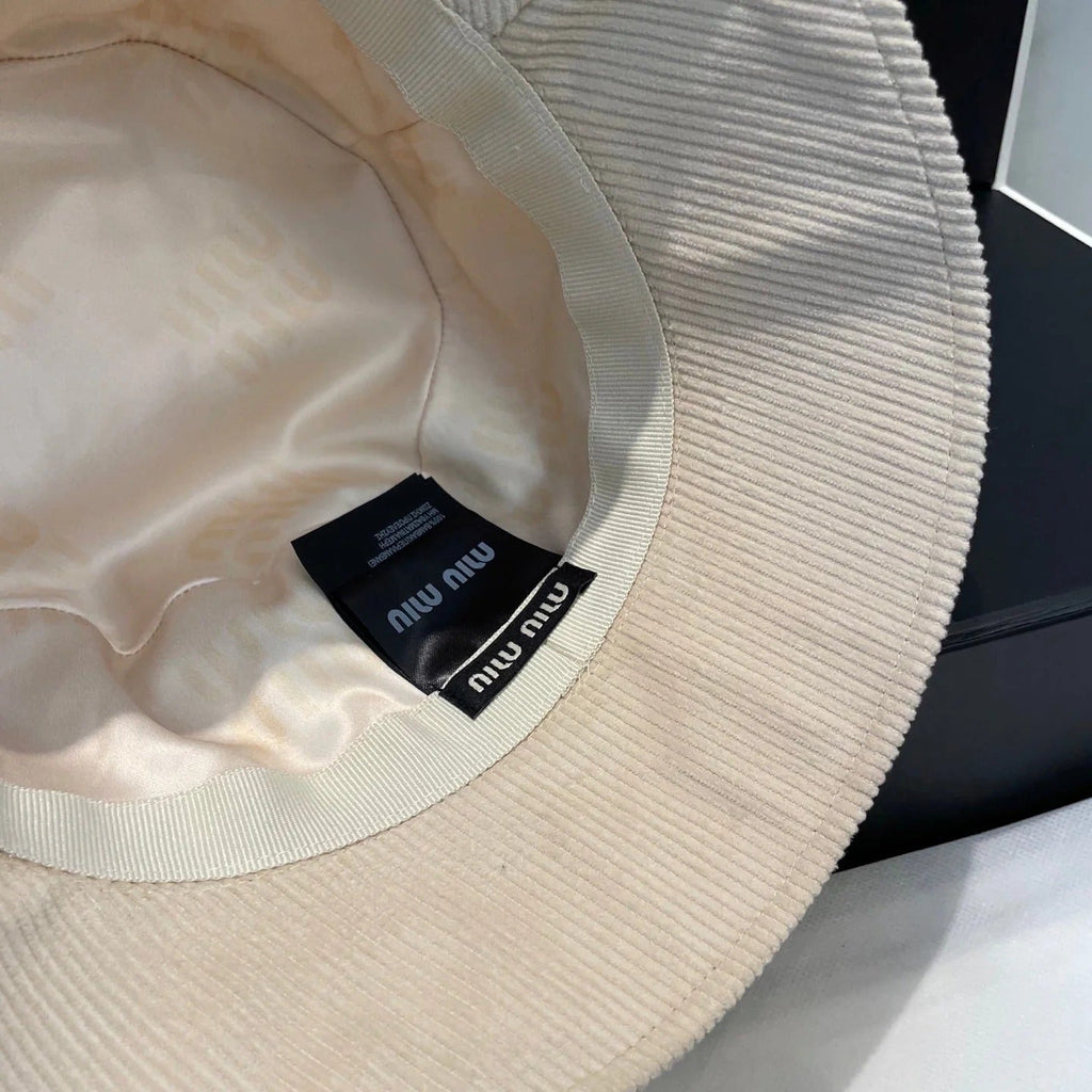 MM BUCKET IN CREAM WHITE VELVET WITH LOGO