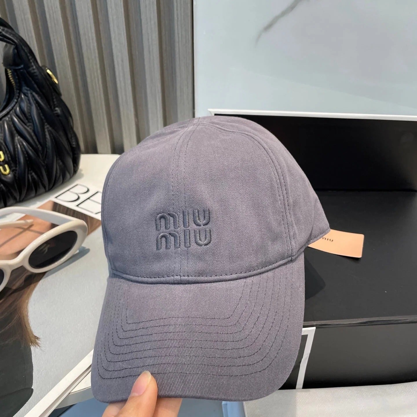 MM BASEBALL CAP IN GREY FABRIC BRAND EMBROIDERY