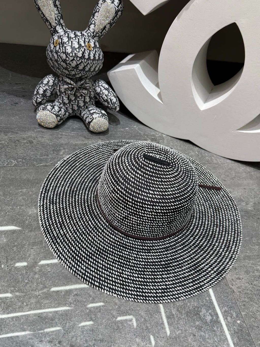 YSL Wide Brim Straw Hat 280800