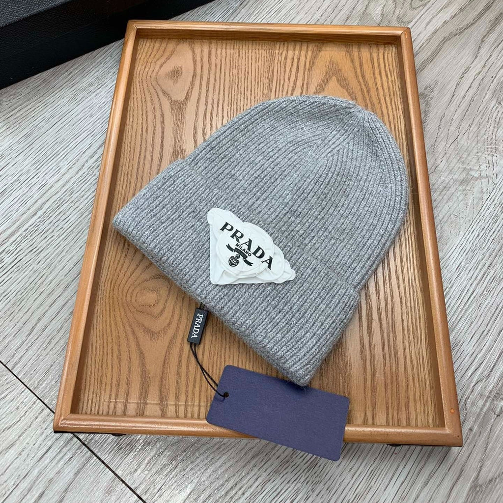BEANIE HAT IN PALE GRAY WOOL 431360