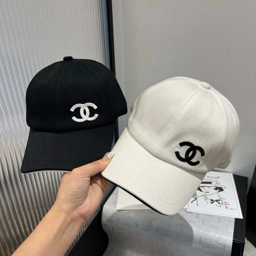 BASEBALL HAT IN WHITE WITH WHITE TRIM 673994
