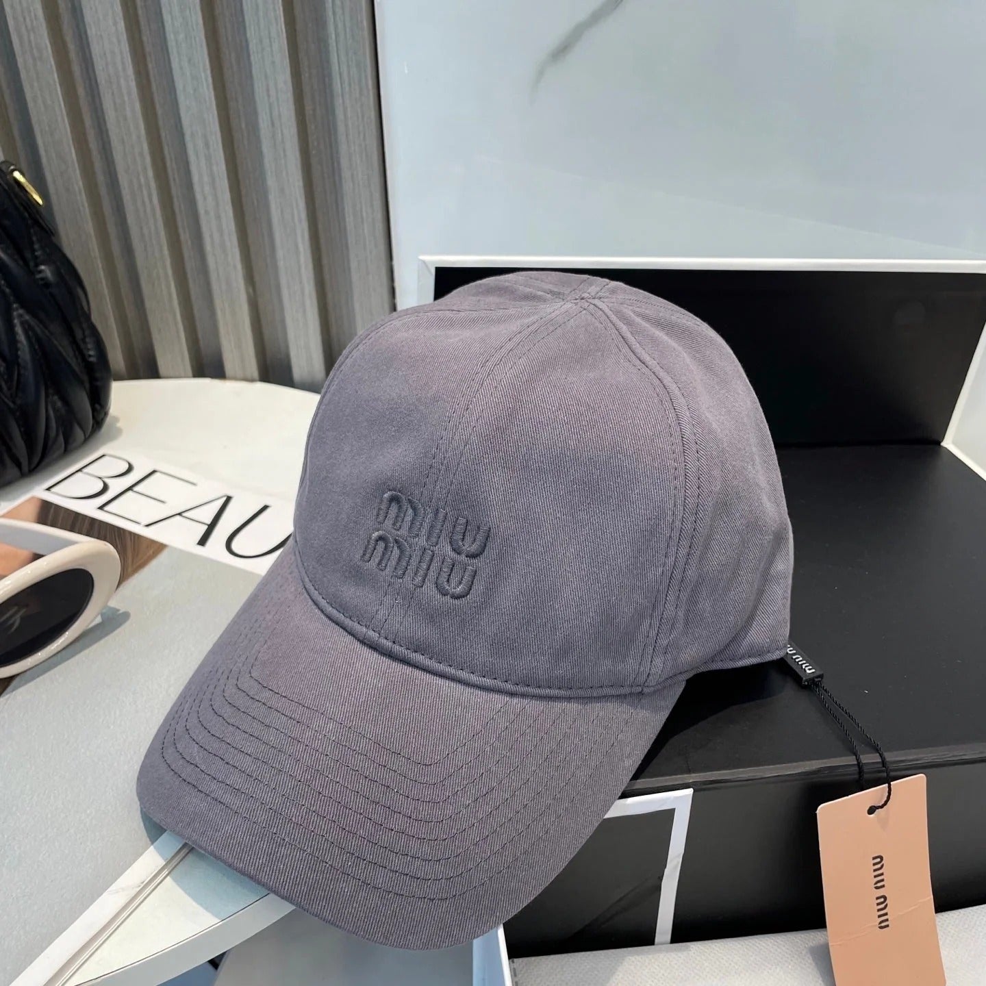 MM BASEBALL CAP IN GREY FABRIC BRAND EMBROIDERY