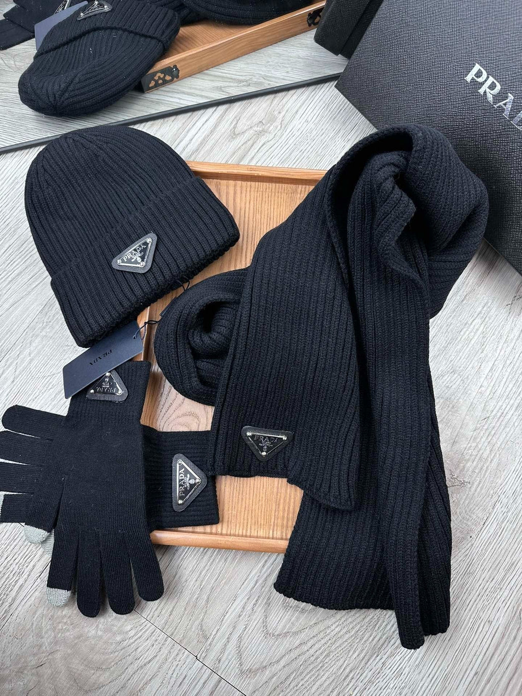 THREE-PIECES SET IN BLACK WOOL AND ACRYLIC 406558