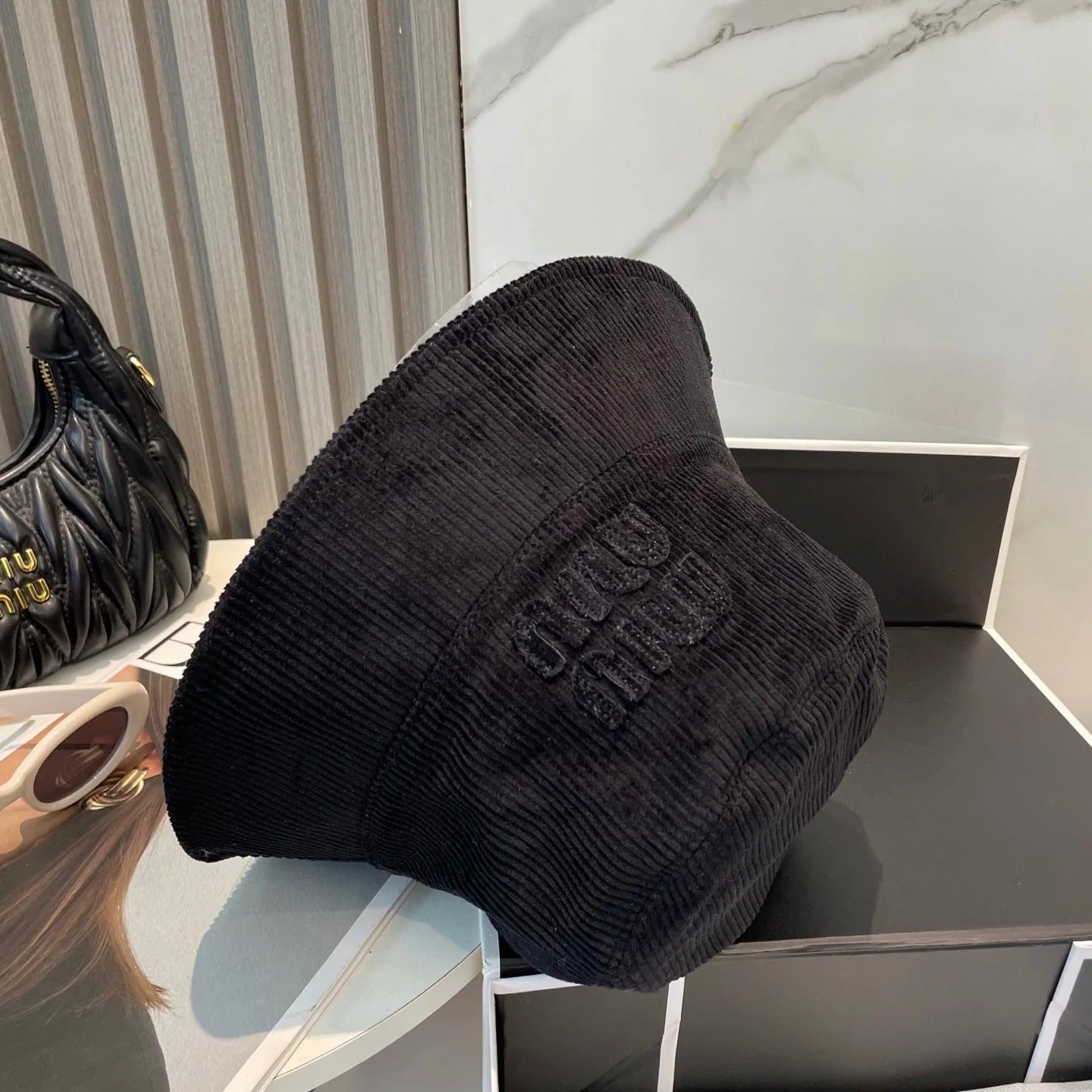 MM BUCKET IN BLACK VELVET WITH LOGO