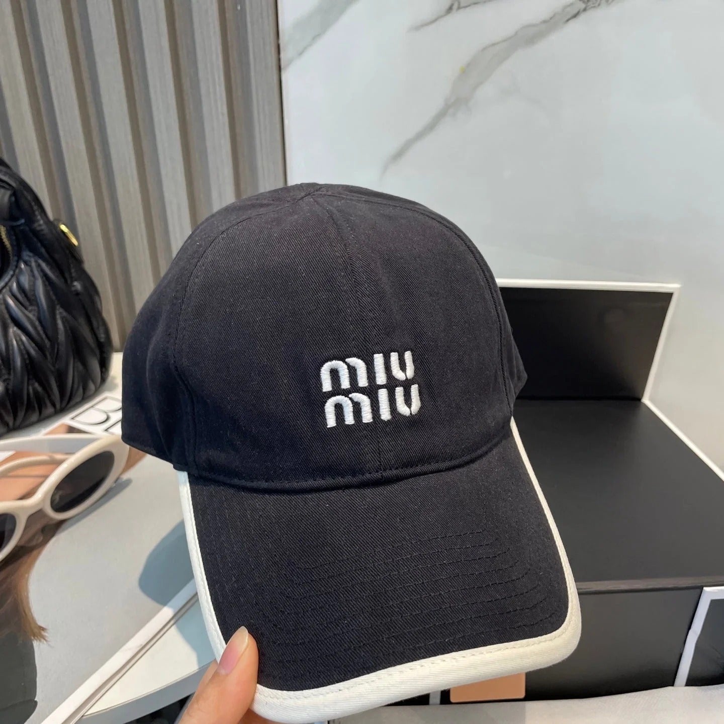 MM BASEBALL CAP IN BLACK AND WHITE FABRIC STYLE 2