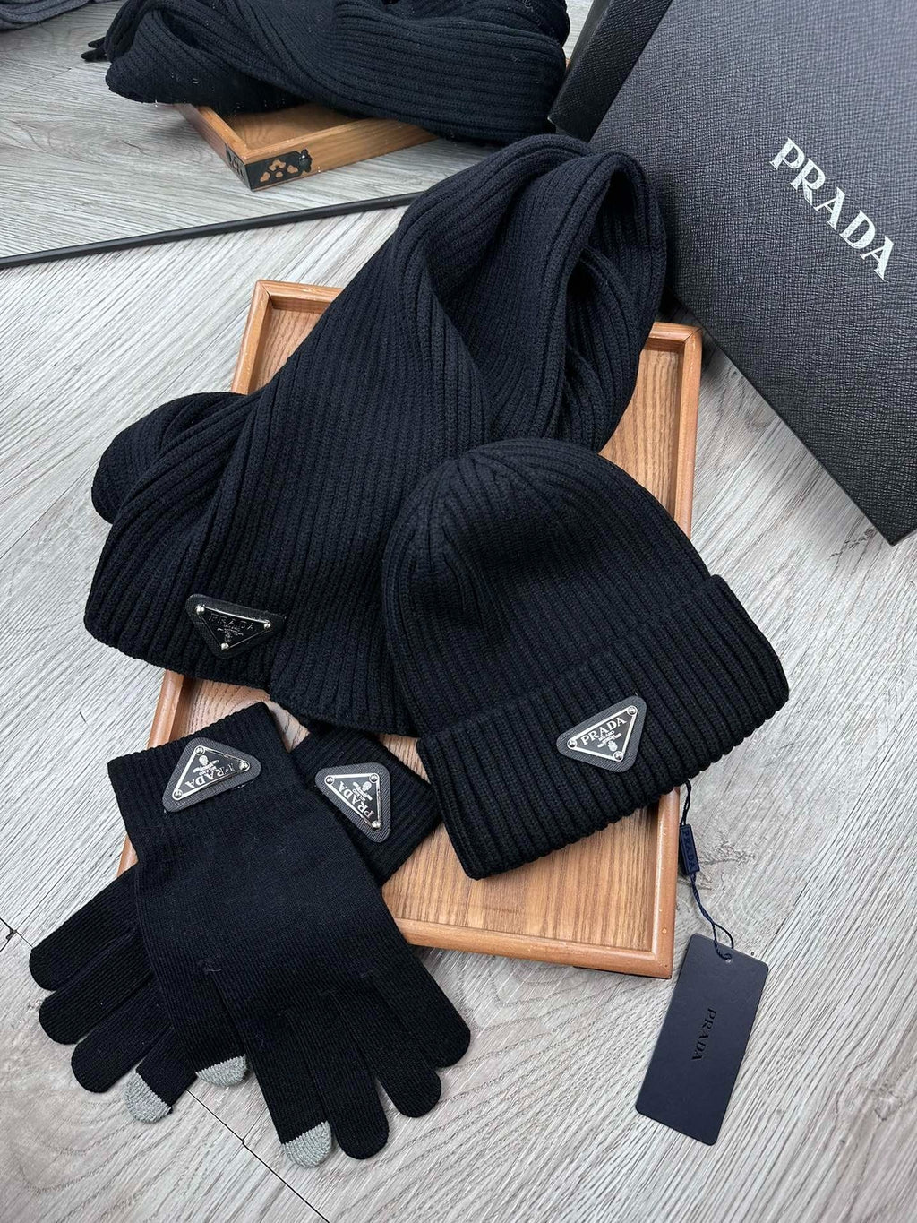 THREE-PIECES SET IN BLACK WOOL AND ACRYLIC 406558