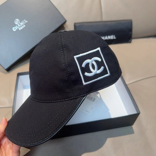 BASEBALL HAT IN BLACK DOUBLE C EMBROIDERED 674174