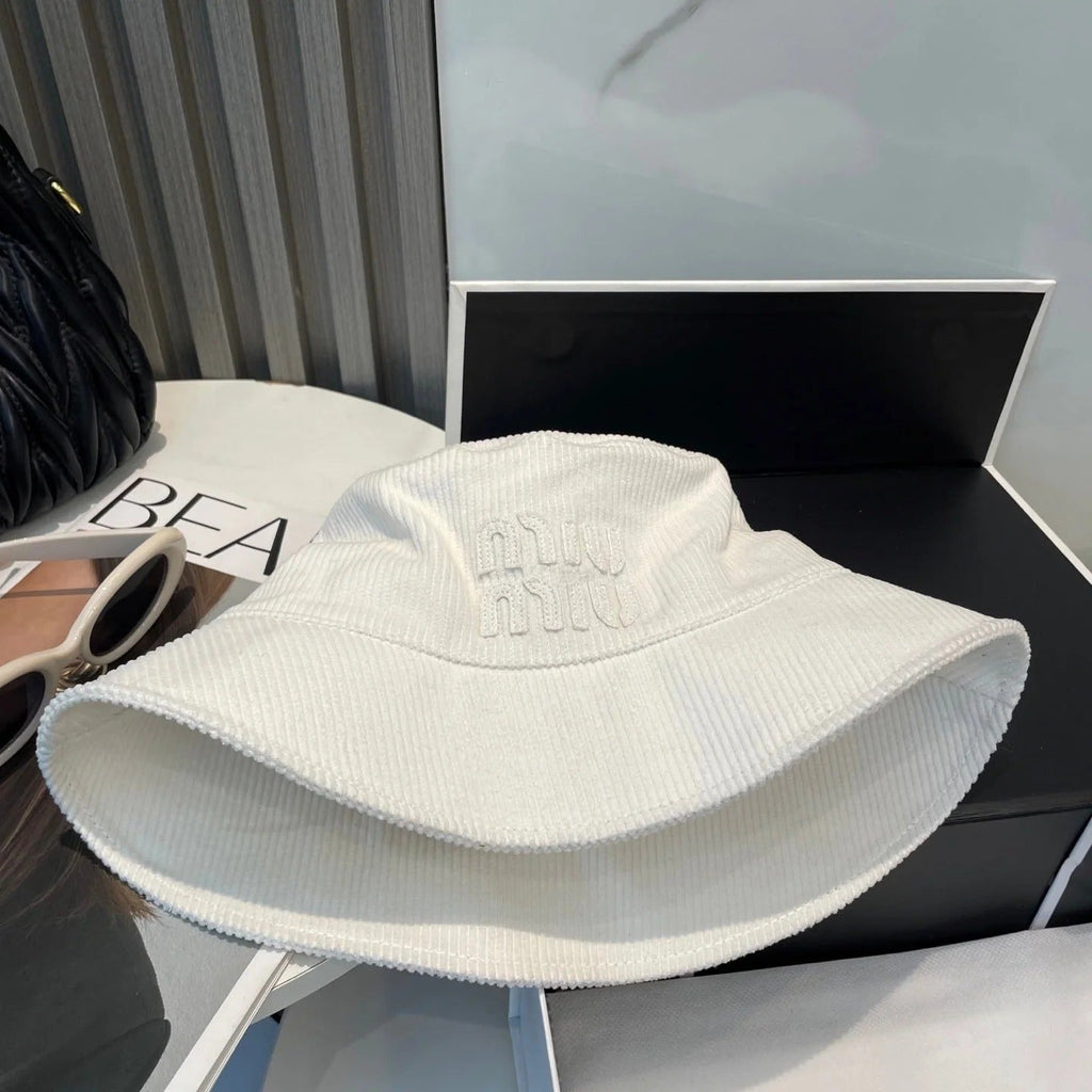 MM BUCKET IN WHITE VELVET WITH LOGO