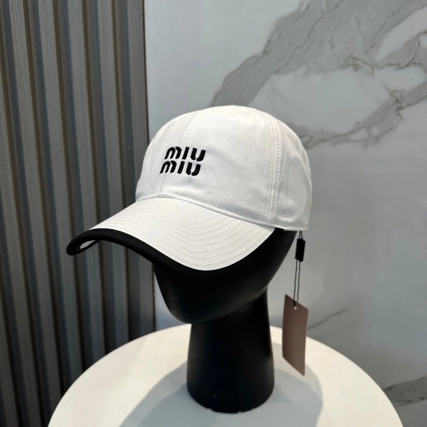 MM BASEBALL CAP IN WHITE AND BLACK FABRIC STYLE 1