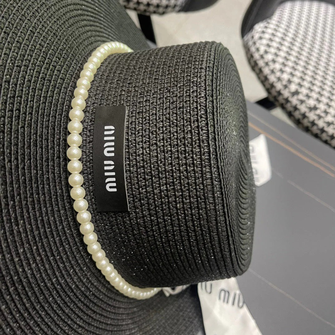 MM SMALL-BRIM STRAW HAT IN BLACK AND PEARL EMBELLISHED