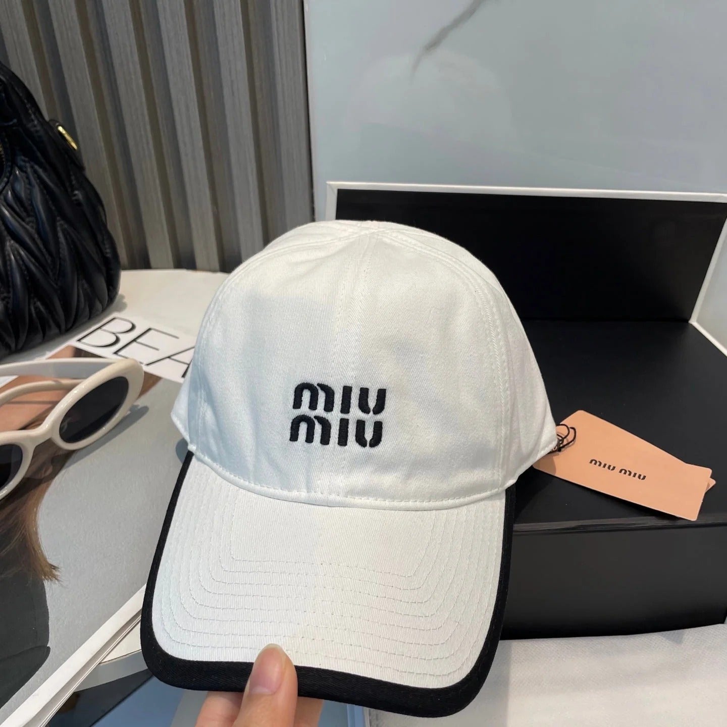 MM BASEBALL CAP IN WHITE AND BLACK FABRIC STYLE 1