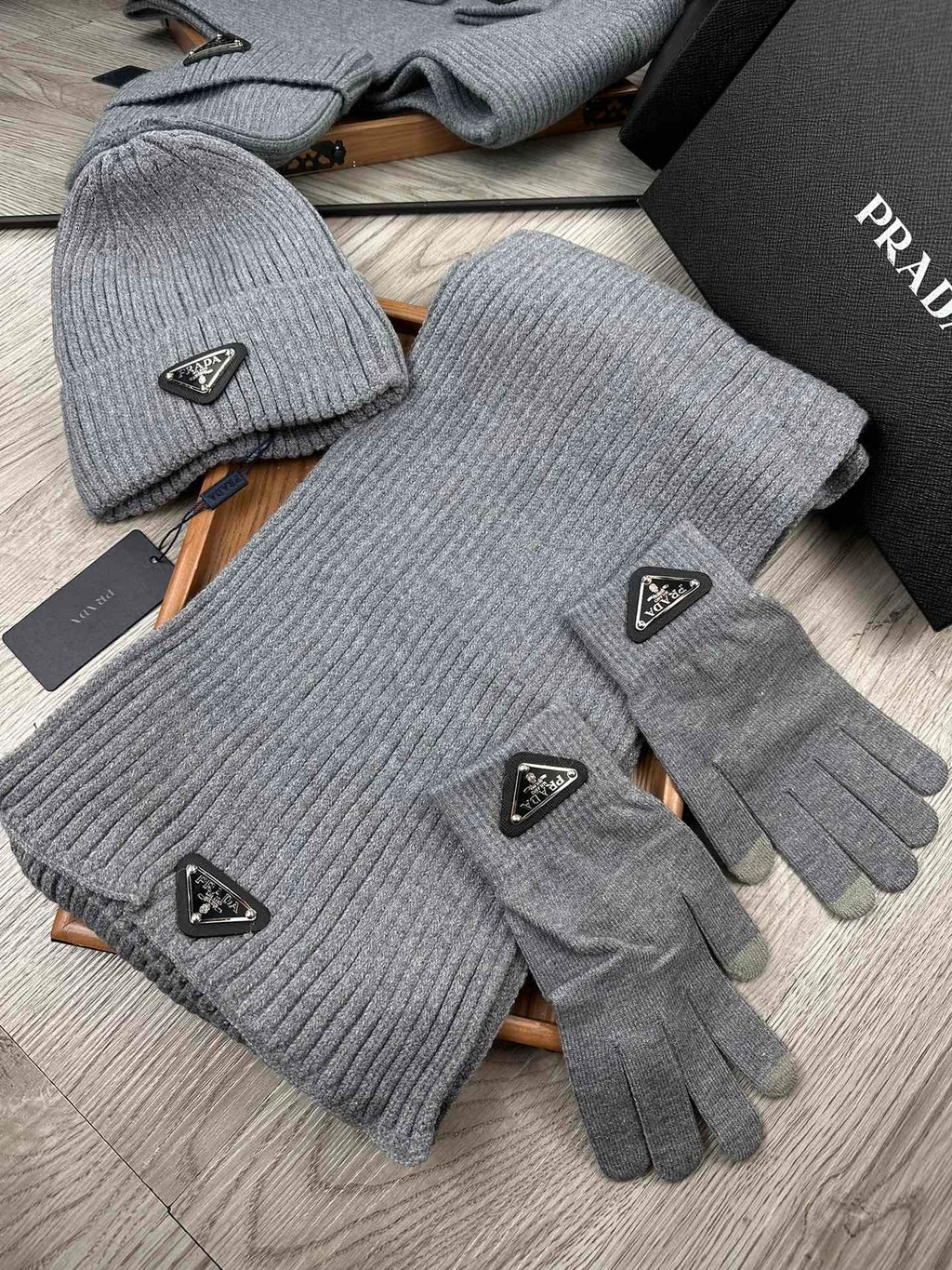 THREE-PIECES SET IN SMOKE GRAY WOOL AND ACRYLIC 406559
